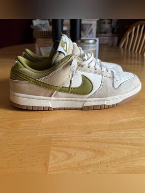 Nike Low-Top Sneakers in Beige and Olive